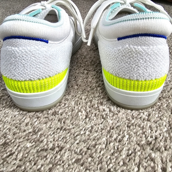 Rothys The Lace-Up Sneakers Size 8 - Picture 7 of 16